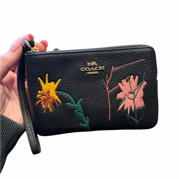 ✨NWOT - Coach X Jean Michel-Basquiat Corner Zip Wristlet✨ - Picture 3 of 7